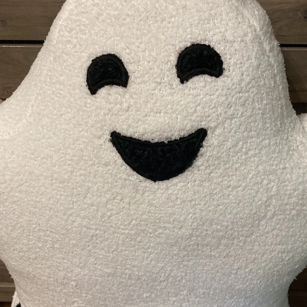 WELL DRESSED HOME HUGE! 2 DIFFERENT FACES!! GHOST PLUSH PILLOW NWT❗️